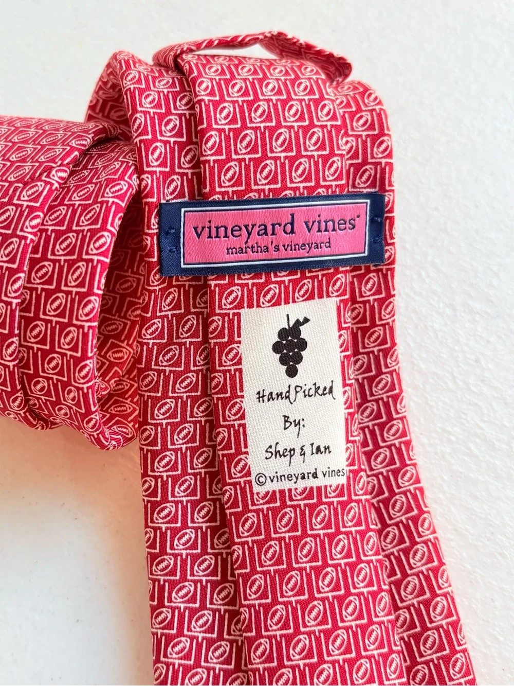Vineyard Vines Boys Football Tie, silk, Red & White Christmas, holidays